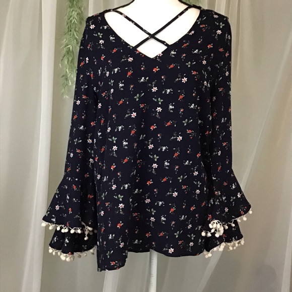 JODIFL Tops - JODIFL Layered Bell sleeve Top